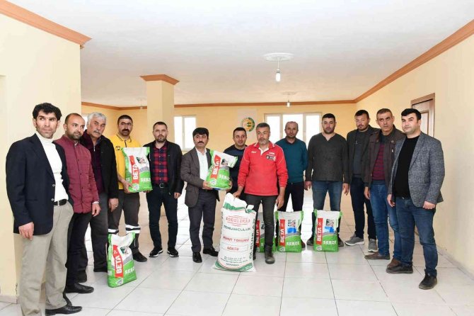 Tufanbeyli’de Üreticilere Bakliyat Tohumu Dağıtıldı