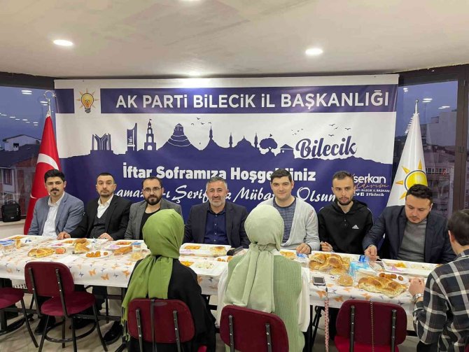 Başkan Yıldırım, Üniversiteli Öğrencilerle İftar Sofrasında Buluştu