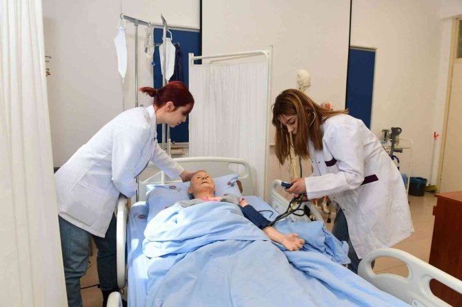 Yunus Emre Sağlık Hizmetleri Myo Ara Eleman Değil Aranan Mezunlar Yetiştiriyor