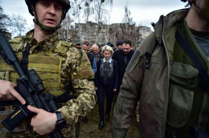 Avrupa Komisyonu Başkanı Leyen: “Bucha’da İnsanlığımızın Parçalandığını Gördük”