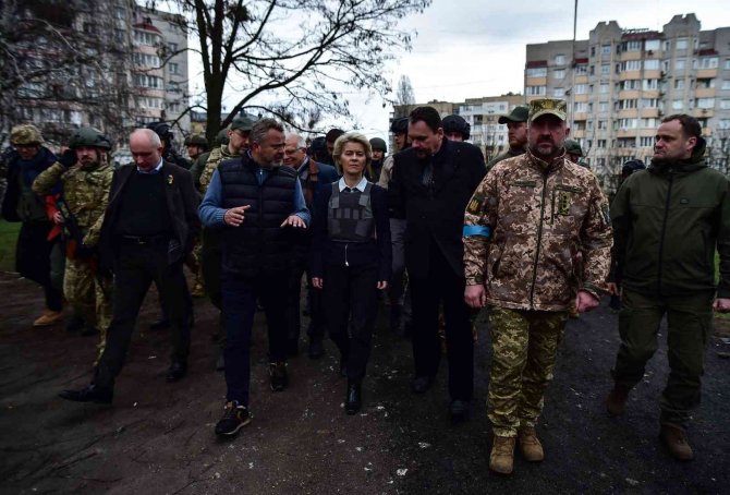 Avrupa Komisyonu Başkanı Leyen: “Bucha’da İnsanlığımızın Parçalandığını Gördük”