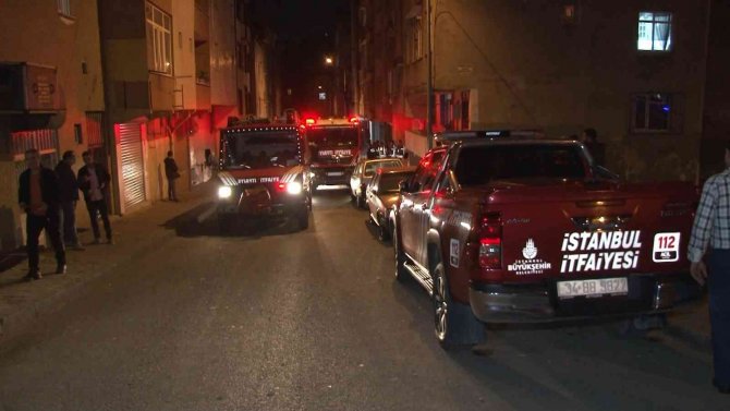 Bağcılar’da Bir Binanın Çatısı Alev Alev Yandı