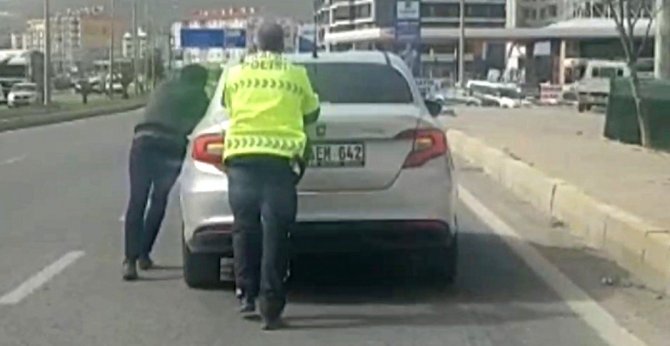 Edremit’te Polis Haftası’nda Sürücüye Polis Şefkati