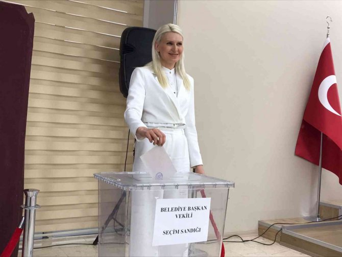 Bilecik Belediyesinin Yeni Başkan Vekili Melek Mızrak Subaşı Oldu