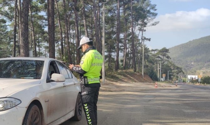 Bölge Trafik Ekipleri 1 Saatte 30 Bin Lira Radar Cezası Kesti