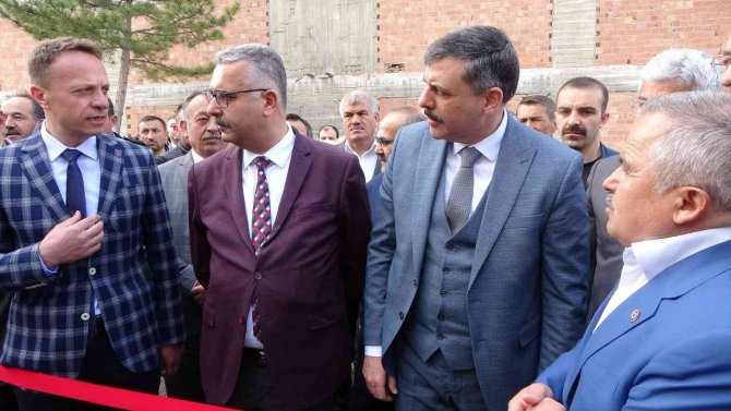 Çorum’da Çiftçilere Ücretsiz Sahlep Ve Badem Fidanı Dağıtıldı