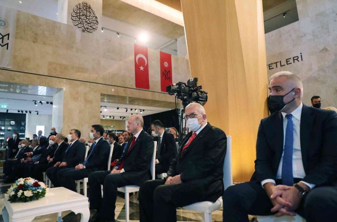 Cumhurbaşkanı Erdoğan: “Milletimizi Küresel Rüzgarların Önünde Savurmak İsteyenlere İnşallah Meydanı Bırakmayacağız”