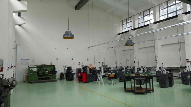 Cumhurbaşkanı Erdoğan’a Hediye Edilen Saat Bu Okulda Yapıldı