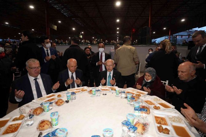 Chp Genel Başkanı Kılıçdaroğlu, Yenimahalleli Vatandaşlarla İftar Yaptı