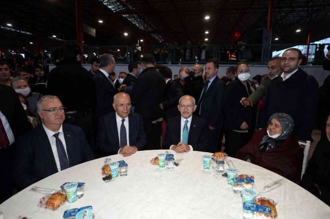 Chp Genel Başkanı Kılıçdaroğlu, Yenimahalleli Vatandaşlarla İftar Yaptı