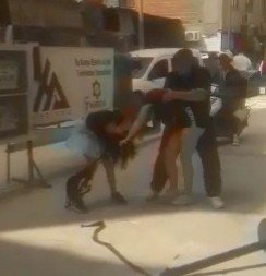 Kızların Saç Başa Kavgasını Erkek Arkadaşları Kayda Aldı