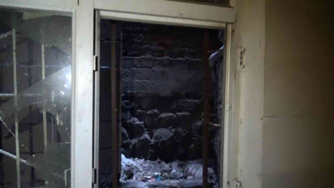 Diyarbakır’da Hırsızlar Karakolun Dibinde İnternet Kablolarını Çaldı