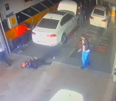 Husumetlisini Silahla Kafasından Vurup, Yanındaki Kişiyi Darp Etmişti, O Anlar Güvenlik Kamerasına Yansıdı