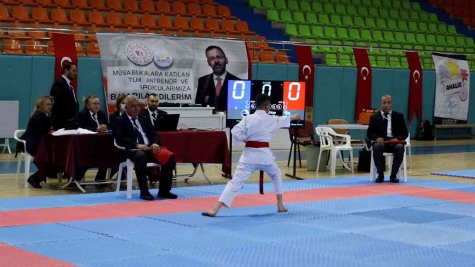 Elazığ’da Karate Grup Müsabakaları Başladı
