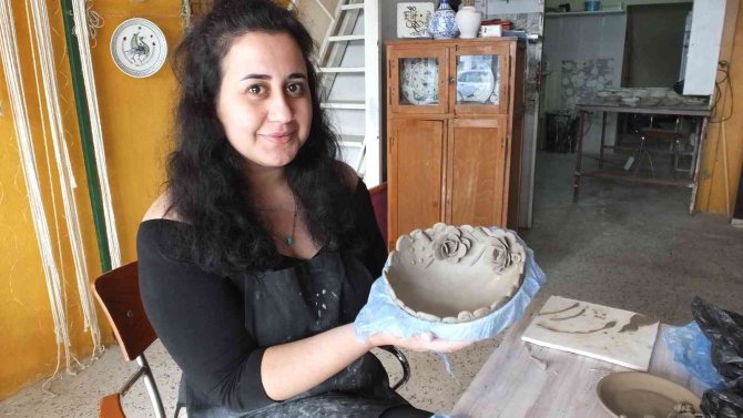 Balıkesir’de Diplomalı Seramikçinin Eserleri Göz Kamaştırdı