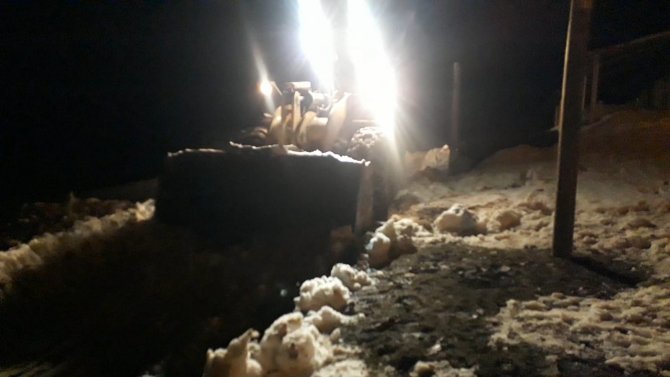 Eski̇ Ekipleri Gece Yarısı Su Arızasını Giderdi