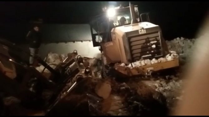 Eski̇ Ekipleri Gece Yarısı Su Arızasını Giderdi