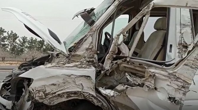 Öğrenci Servisi İle Tır Çarpıştı: 4 Yaralı