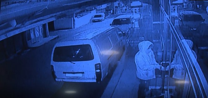 Hırsızlar Kendi Dükkanı Gibi Anahtarla Kapıyı Açtı, Çelik Kasayı Çaldı