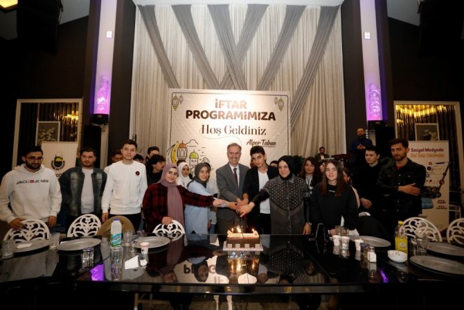 Başkan Taban 400 Gençle İftarda Buluştu