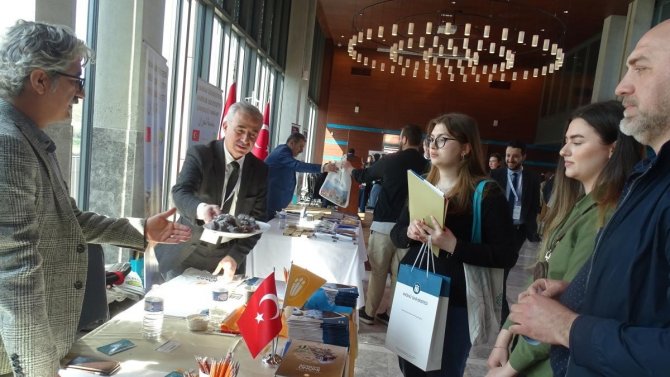 İ̇nönü Üniversitesi Fransa’da Eğitim Fuarına Katıldı