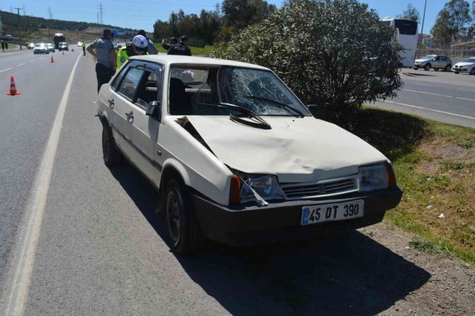 İ̇zmir’de Anne Ve Kızı Otomobil Çarpmasıyla Ağır Yaralandı