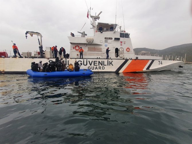 İ̇zmir Açıklarında 46 Düzensiz Göçmen Kurtarıldı