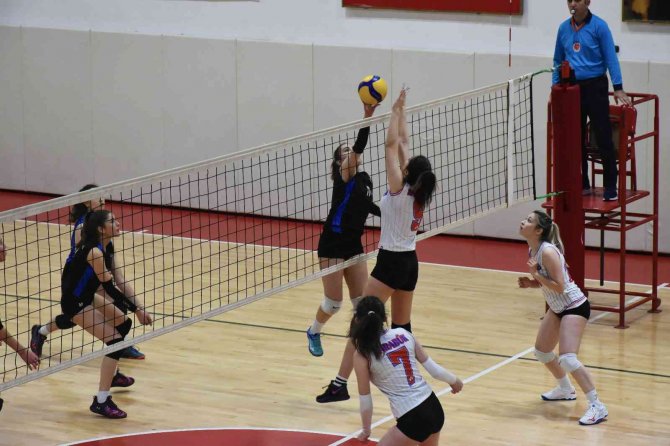 Genç Kızlar Voleybol Grup Eleme Müsabakaları Karabük’te Düzenleniyor