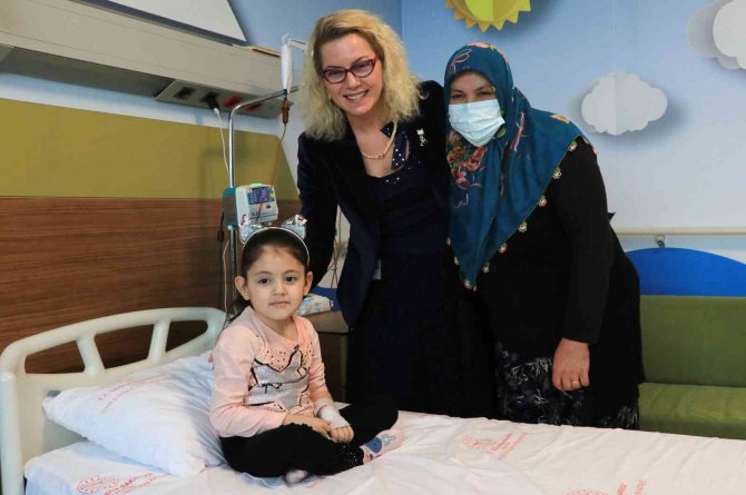 Ambulans Uçağın Getirdiği Asya’ya Çölyak Hastalığı Tanısı Kondu