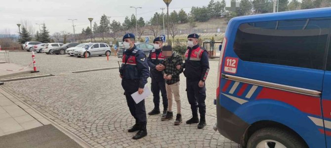 Kesinleşmiş 10 Yıl Hapis Cezası Bulunan Şahıs Köyde Yakalandı