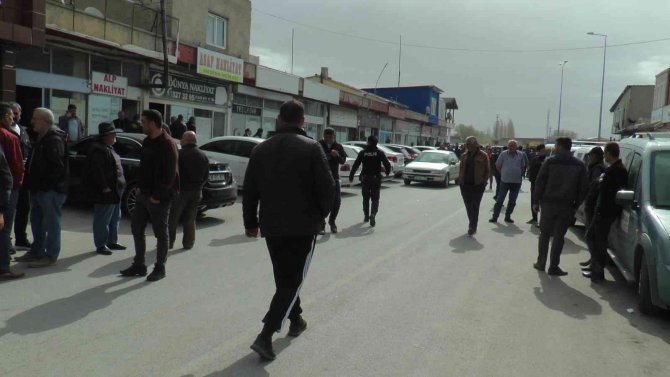 Husumetli İki Grubun Silahlı Kavgasında 4 Kişi Yaralandı