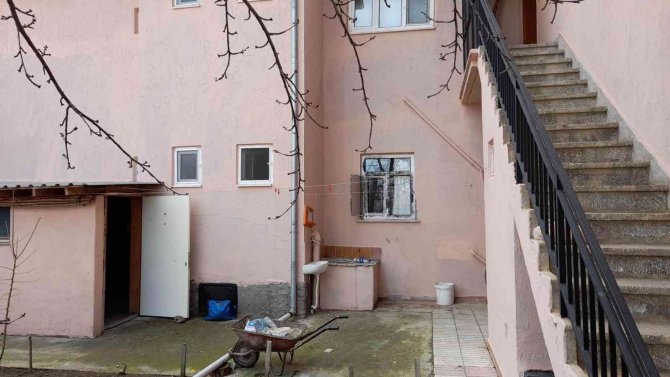 Girdikleri Evde Çelik Kasadan Altın Ve Paraları Çalın 4 Şüpheli Tutuklandı