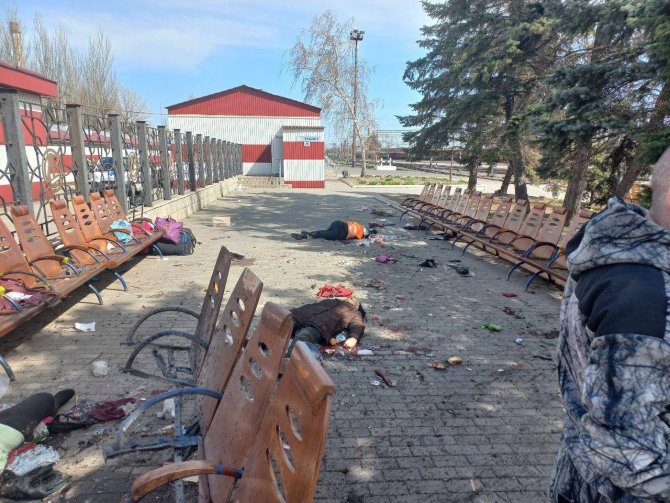 Zelenskiy: "Rusya, Kramatorsk Tren İstasyonunu Tochka-u Füzesiyle Vurdu"