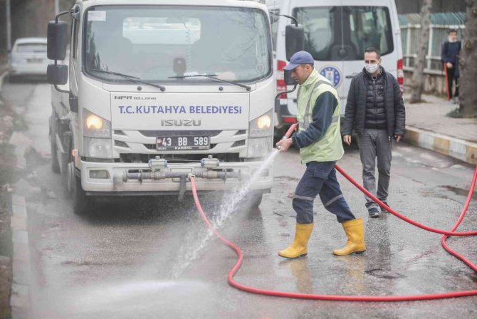Kütahya’da Cadde Ve Sokaklar Yıkanıyor