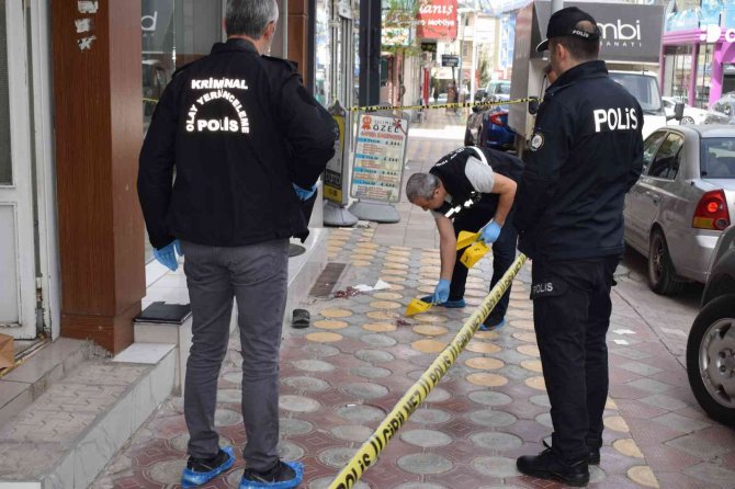 Ailesini Evlilik İçin İkna Edemeyince Kendini Balkondan Attı