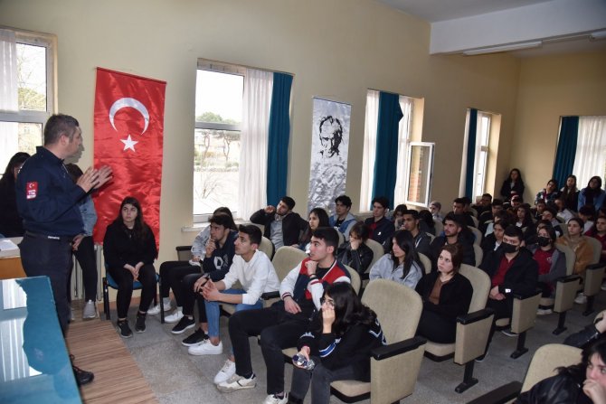 Ateşin Kahramanları Salihli’de Öğrencilerle Buluştu
