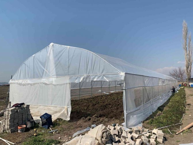 Şiddetli Fırtınada Zarar Gören Seralar Bakıma Alındı