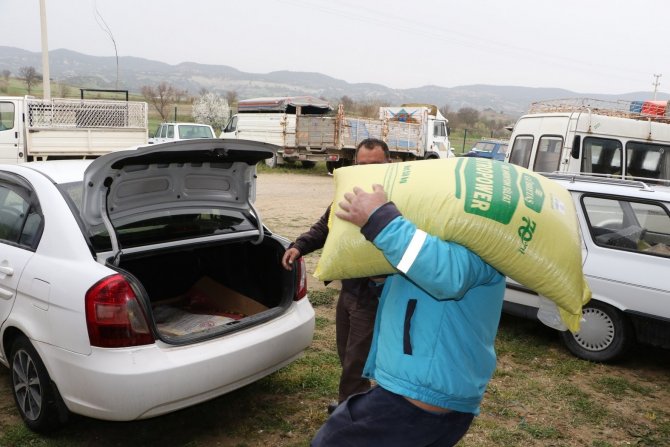 Büyükşehirden Selendi’ye Gübre Desteği