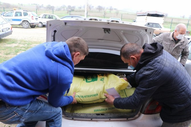 Büyükşehirden Selendi’ye Gübre Desteği