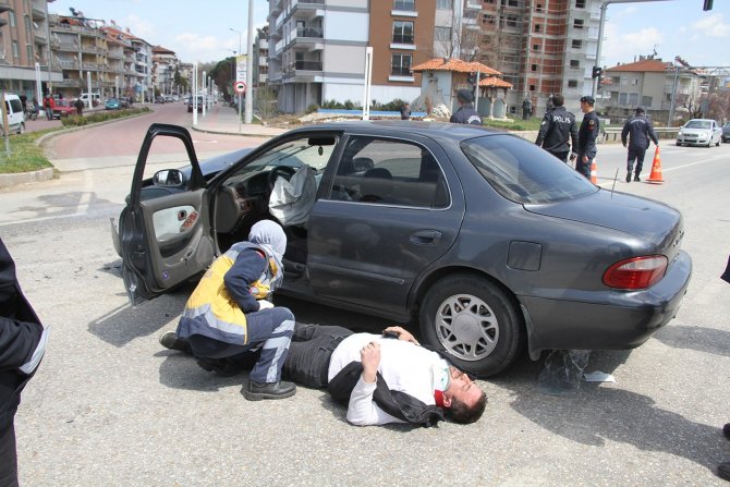 Otomobiller Kavşakta Çarpıştı: 1 Ağır Yaralı