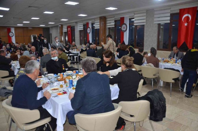 Şehit Aileleri Ve Gaziler, Emniyetin İftar Yemeğinde Buluştu