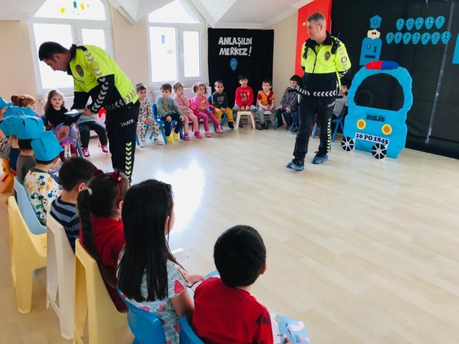 Polis Ekipleri, Kreşteki Çocuklara Görevlerini Anlattı