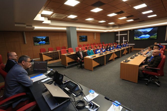 Rektör Kutluhan Madalyalı Sporcuları Tebrik Etti