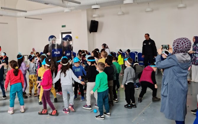 Minik Öğrencilere Polislik Mesleği Tanıtıldı