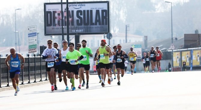 Sakarya Büyükşehir Sporcusu İ̇stanbul Maratonu’nda İpi Göğüsledi