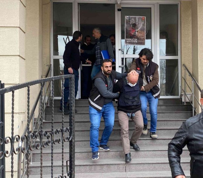 İ̇ftar Vakti Aile Katliamı Yapan Şüpheli Tutuklandı