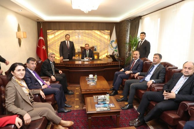 Bakan Kasapoğlu Dereceye Giren Sporculara Madalyalarını Verdi