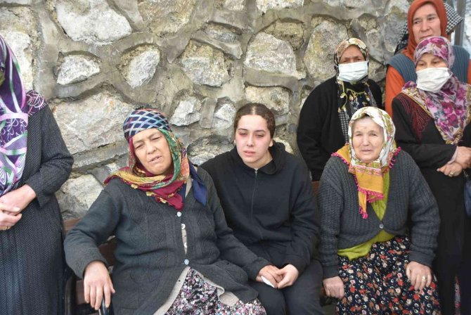 Eski Kocası Tarafından Boğularak Öldürülen Kadın Defnedildi