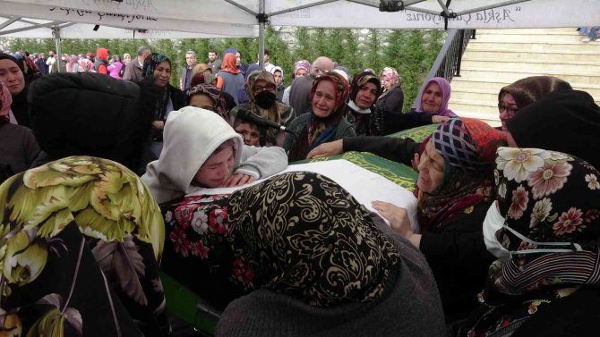 Eski Kocası Tarafından Boğularak Öldürülen Kadın Defnedildi