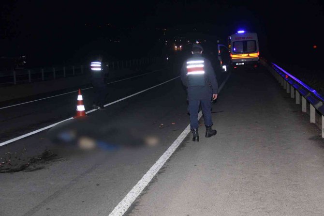 Tekirdağ’da Karayolunda Yürüyen Yayaya Tır Çarptı, Şahıs Hayatını Kaybetti